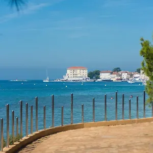 https://apartments-ulika-porec.in-istria.net